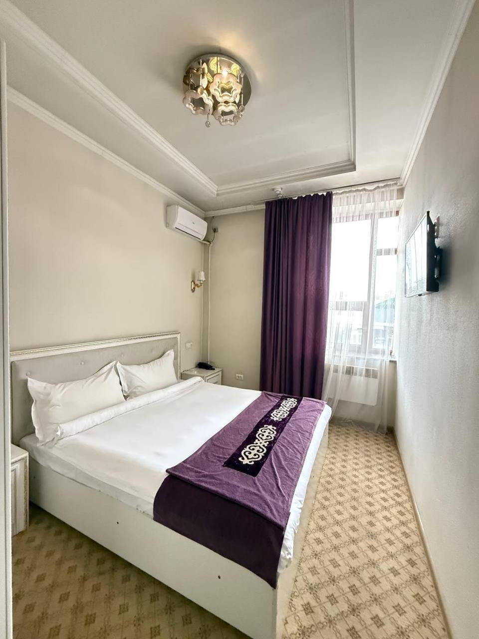Sultan Jalal-Abad Hotel Buitenkant foto