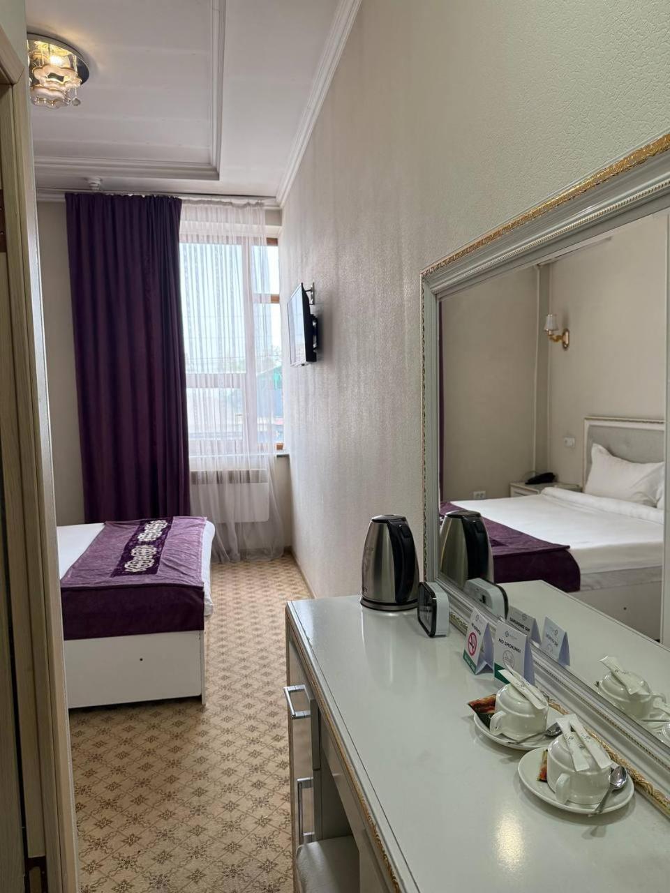Sultan Jalal-Abad Hotel Buitenkant foto