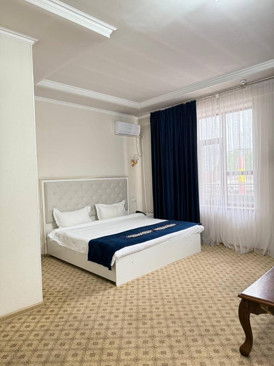 Sultan Jalal-Abad Hotel Buitenkant foto