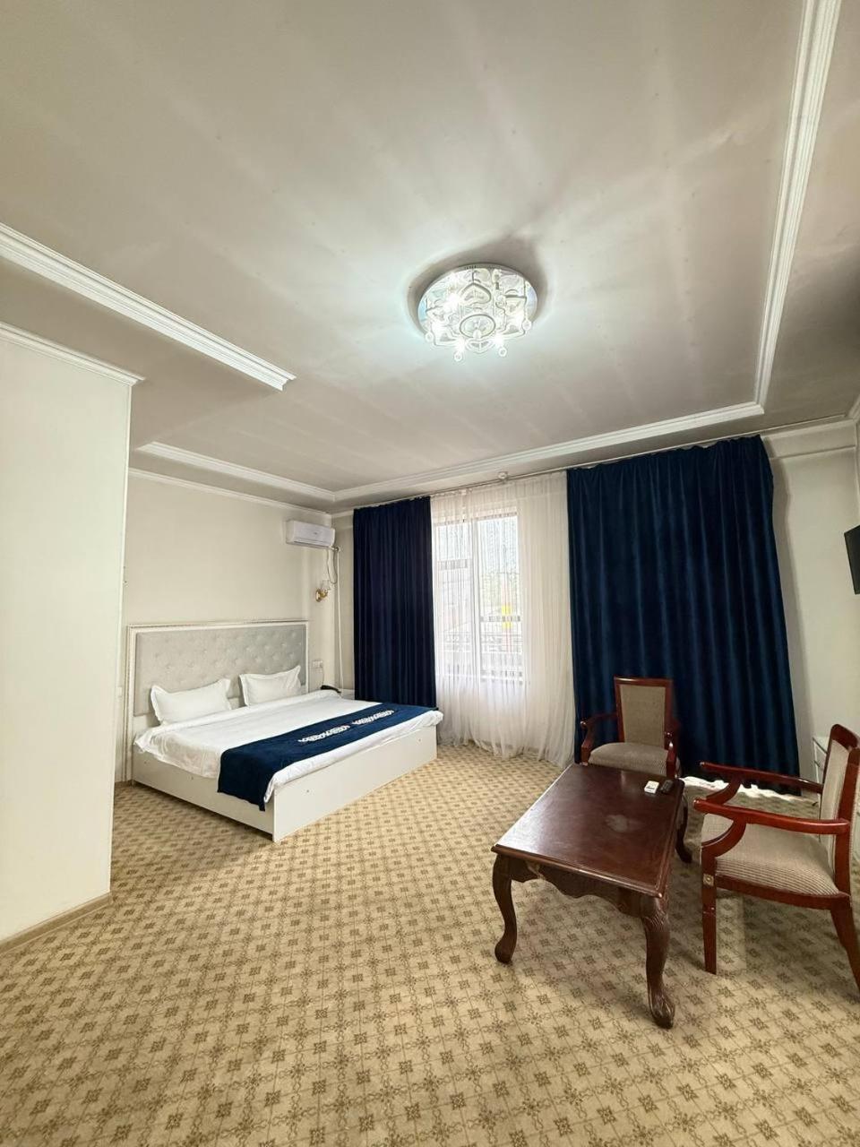Sultan Jalal-Abad Hotel Buitenkant foto